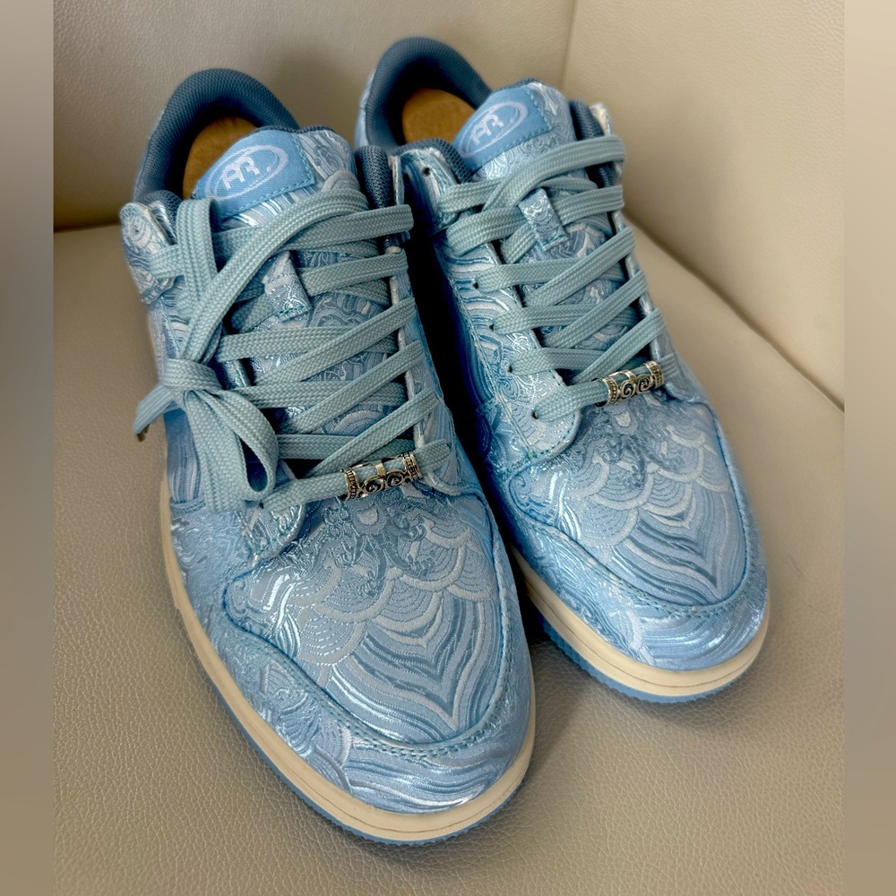 Brand New Galartsy Sneakers!